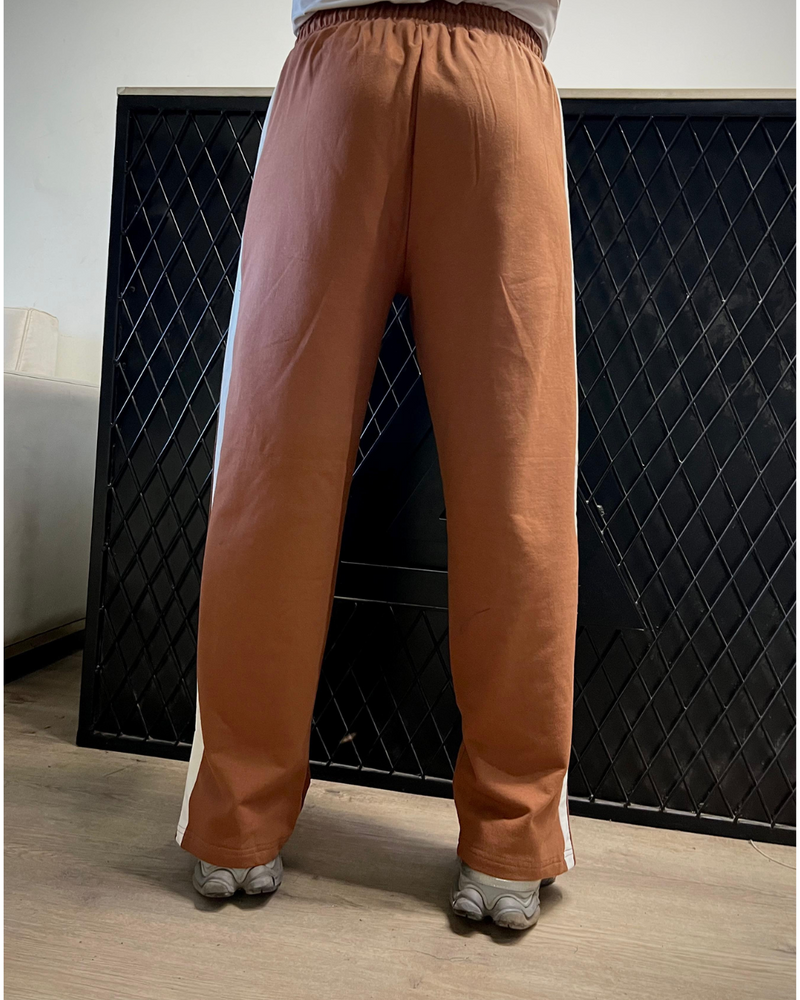 Men Extra Wide Leg Jogger with Contrast Stripe and Slit (BROWN)